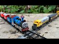 Asmr merakit mainan kereta api konstruksi,kereta fenfa osx kereta classic train thomas -toys