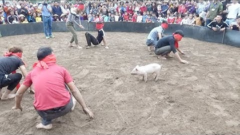 Cười vêu mỏ với trò chơi bịt mắt bắt lợn - Phiên bàn mới