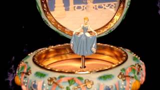 DISNEY CINDERELLA SCULPTED MUSICAL JEWELRY BOX 2002 DETAIL