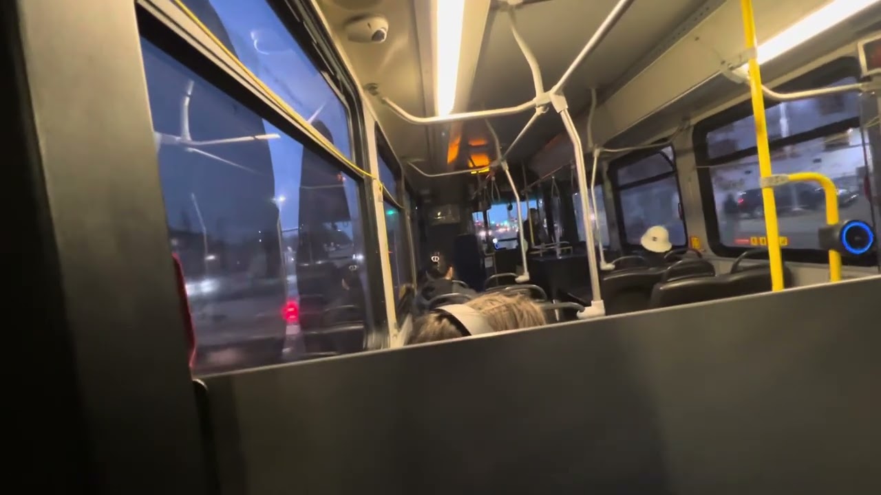 ETS bus 2005 New Flyer #4449 120X Eaux Claires