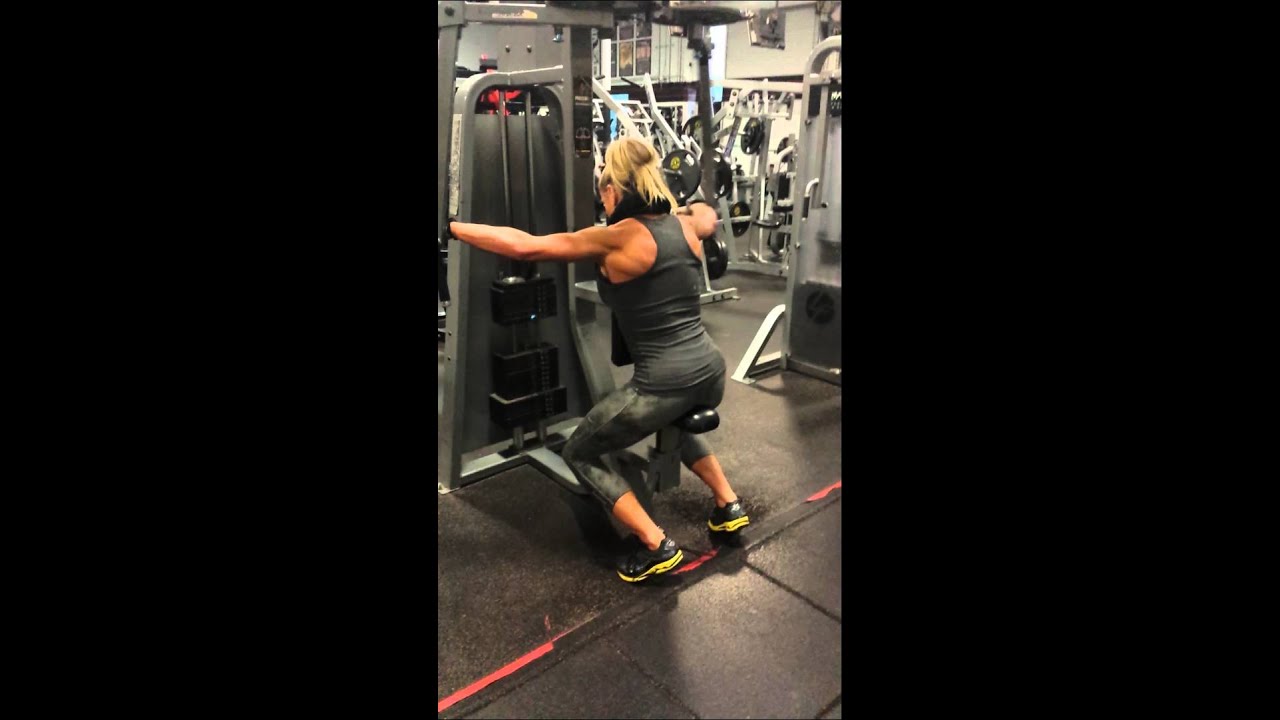 Joanne lee rear delts