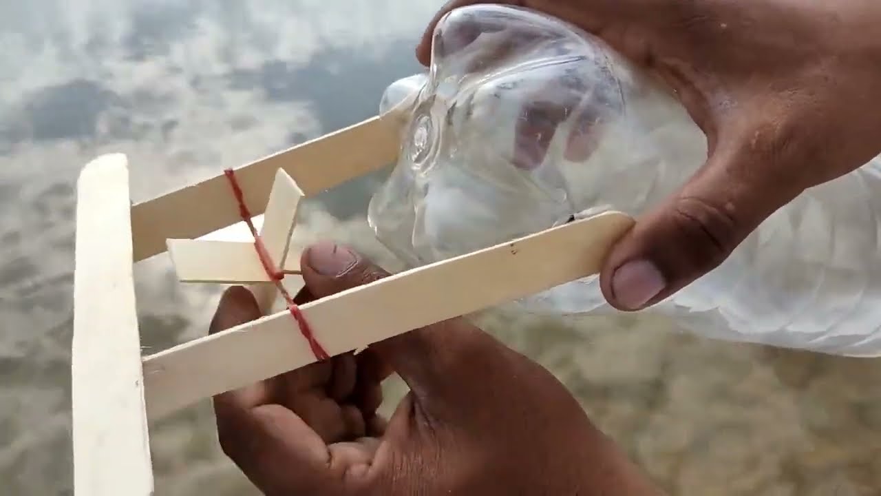 Plastic Boat using Plastic Bottle  Coca Cola bottle boat  making bottle boat प्लास्टिक खाली बोतल नाव
