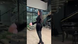 Ester Bron Nylon High Heels Curvy Fashion Beauty Model & Biography Lifestyle