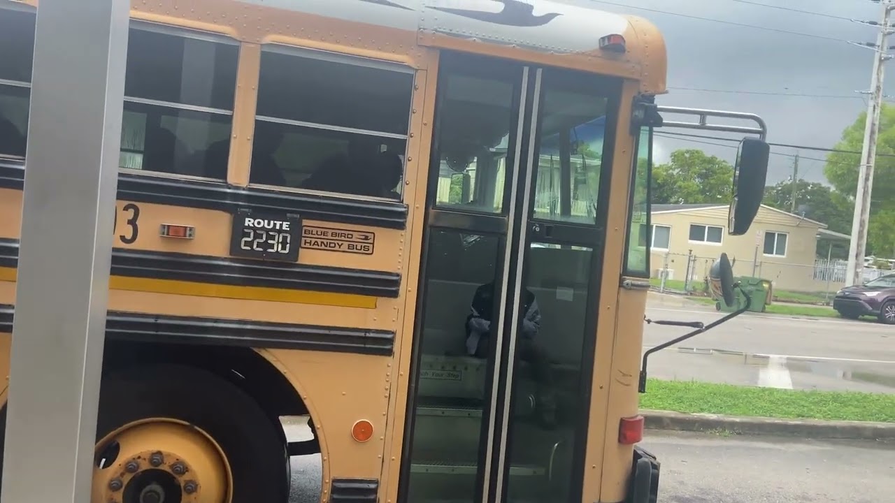 Школьный автобусный маршрут 2230 округа Майами-Дейд. Узнайте свои маршруты, если ваши ученики пол...