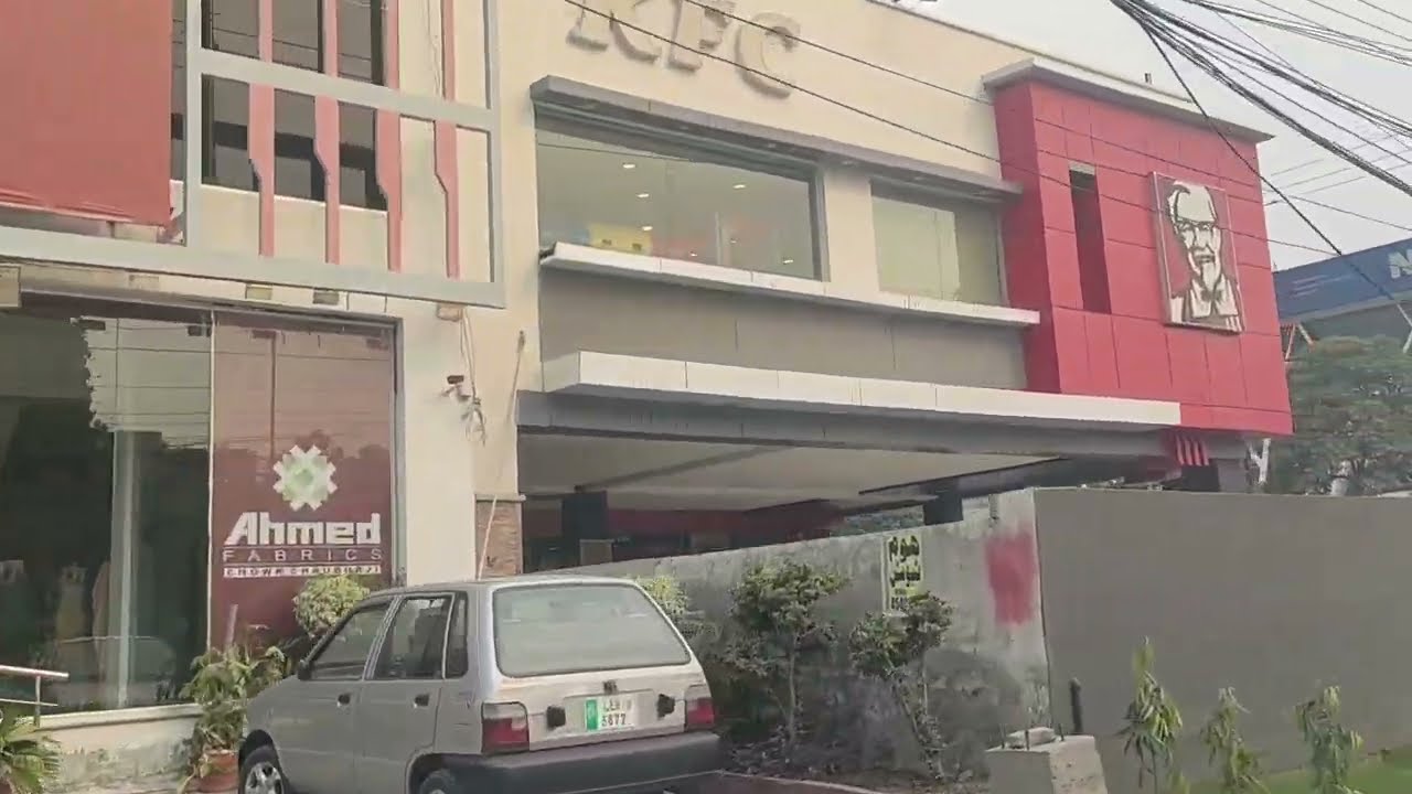 Allama iqbal town main boulevard