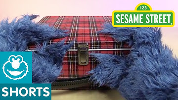 Sesame Street: Cookie Monster Unboxes a Lunchbox