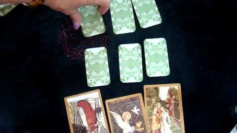 Using the Differences of Tarot & Lenormand to your Benefit