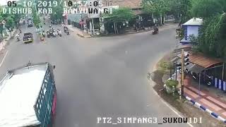 CCTV BANYUWANGI . DETIK2 KECELAKAAN DI PERTIGAAN SUKOWIDI BANYUWANGI
