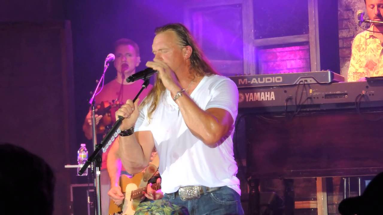 Trace Adkins - I Can't Make You Love Me @ Pocahontas Park 8/8/13