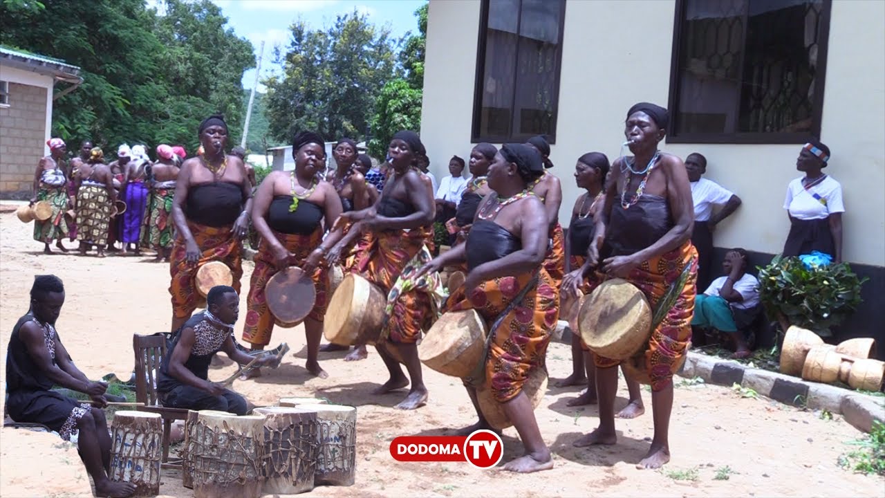 MAKABILA DODOMA YAONYESHANA MAKALI KUCHEZA NGOMA, SIMBOO YATUMIKA ...