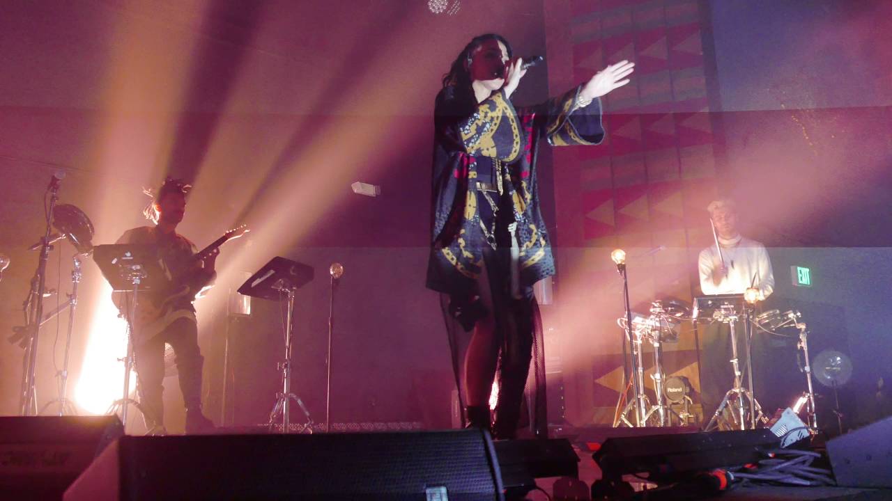 FKA Twigs - Ache LIVE HD (2014) Los Angeles Regent Theater