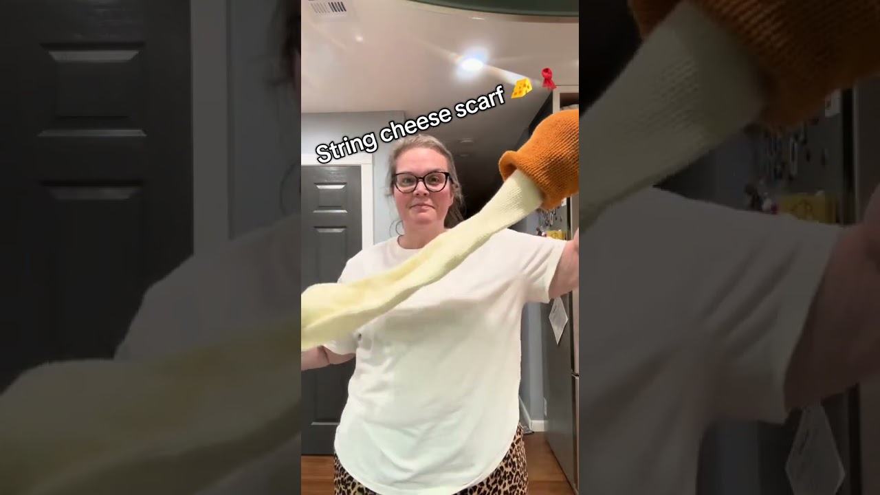 W‌oman Demonstrates Cool Mozzarella Stick Scarf
