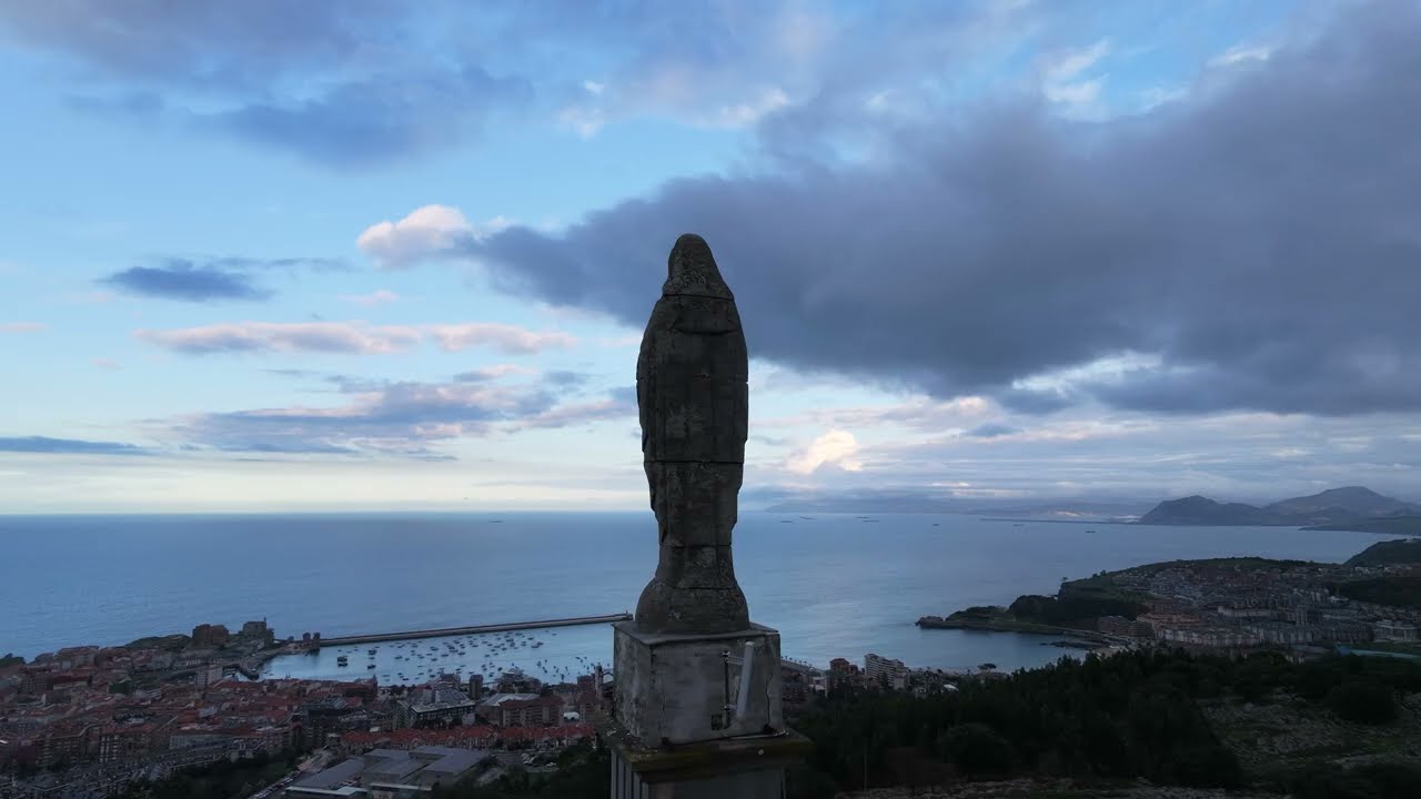Vuela sobre Cantabria | Monumentos y paisajes costeros en dron