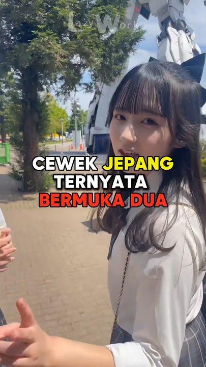 CEWEK JEPANG TERNYATA BERMUKA DUA - Shorts