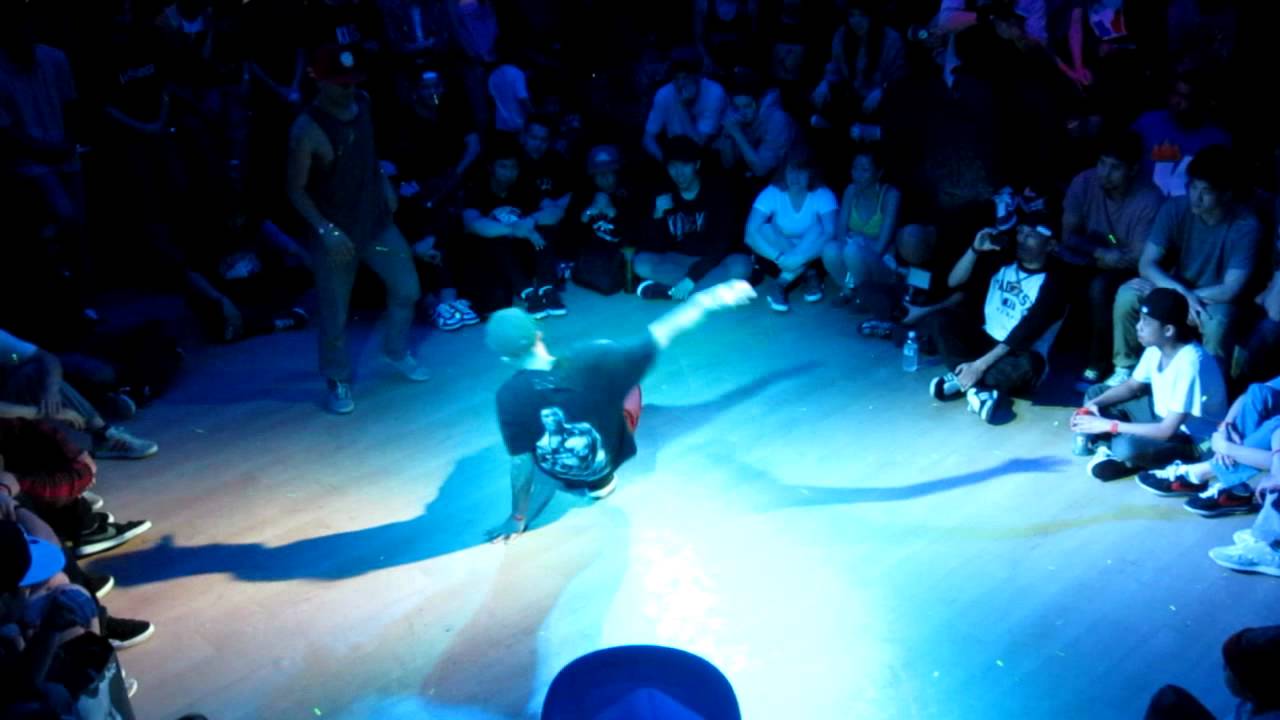 Massive Monkee Day 2012, Footwork Competition - Squid Rock vs Free