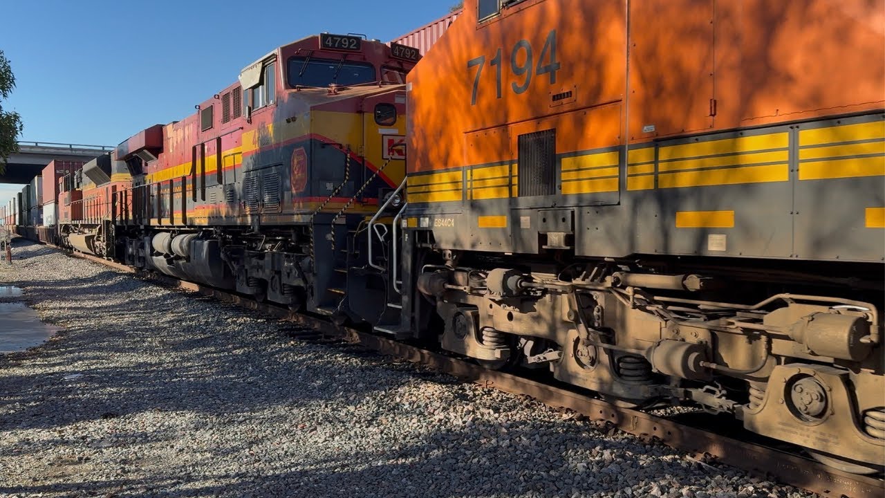 Railfanning at Pioneer Blvd in evening #17