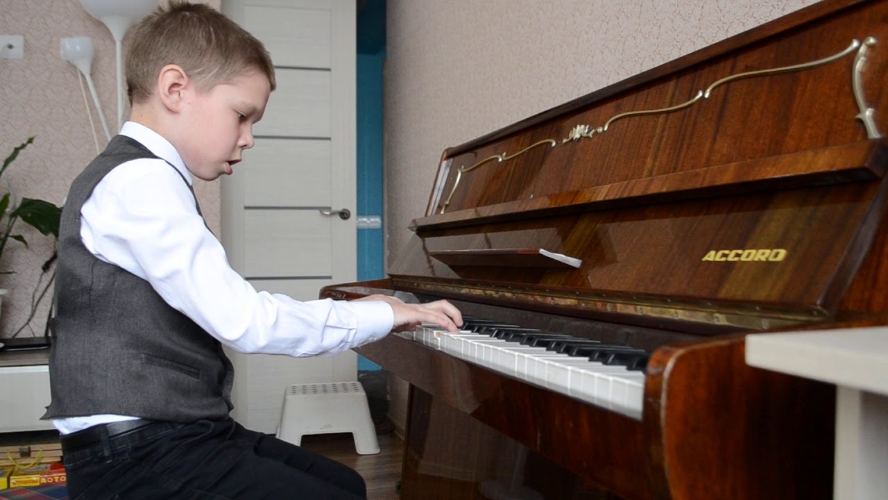 Ершов Роман - А.Гедике \"Пьеса\" - YouTube