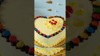 aaj mujhe yellow anniversary simple cake ka order aaya tha and is cake Ko Maine ₹200 charge kiya