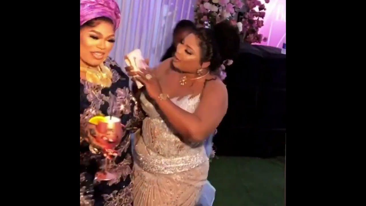 sophisticated lace Aso_ebi