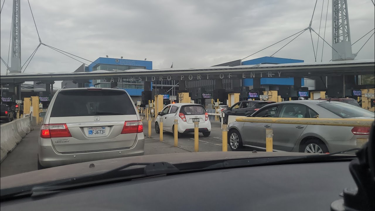 Cruzando la frontera de Tijuana a San Ysidro en carro - YouTube