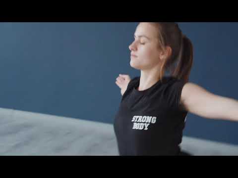 Video: Strongbody Apparel Nauja Sportinė Striukė