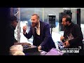 خلي تلفونك بإيدك