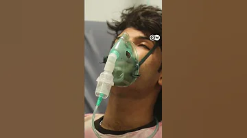 سماء صفراء تغطي عدة دول عربية والعواصف الرملية تتسبب بحالات اختناق 