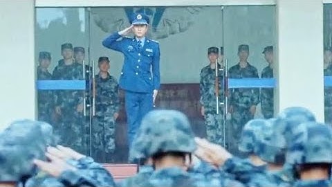 《空降利刃》張啟再次啟程，雨中告別鍋蓋頭，去往下個部隊！