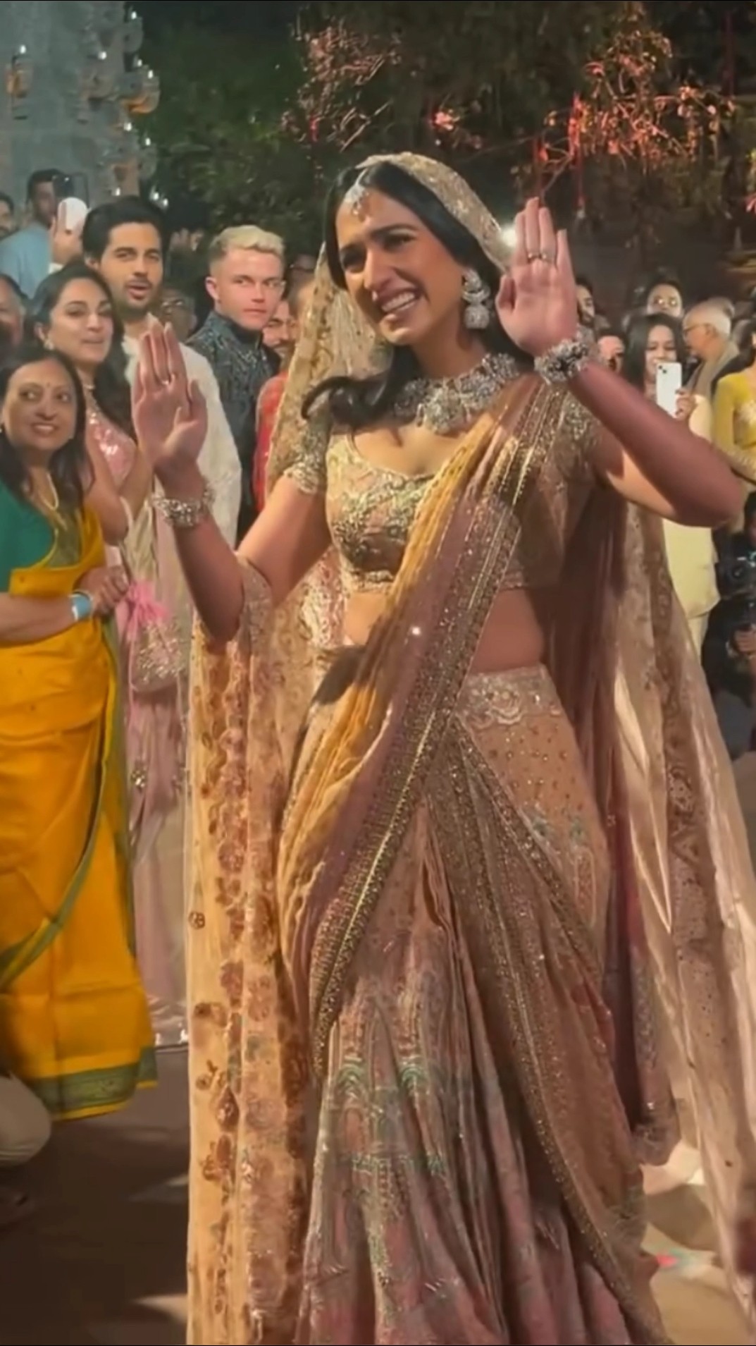 Throwback to #radhikamarchant 's emotional bridal entry ? #filmykalakar #anantambani