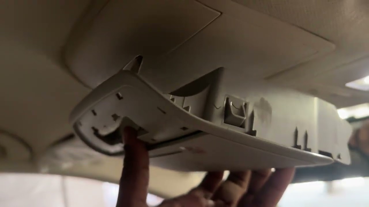 Volkswagen Virtus - sunglass holder installed. Boodmo.com