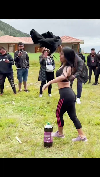 Elvia Maji Bailando a la botella #shorts #bailes