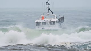 💯 HOULE RAPIDE, LA PUISSANCE DE OCÉAN CONTRE LES STRUCTURES DES BATEAUX ET LE PHARE À CAPBRETON. 🌊🫣