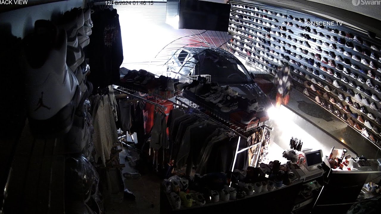Shoe Store Smash And Grab Caught on CCTV - YouTube