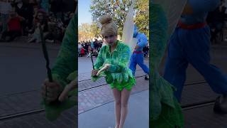 Tinker Bell’s face when she spotted a snoozing toddler during the parade! 🤩 #shorts #disney