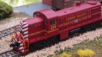 N Scale Atlas Alco RS2 First Look and Run on our 6”x42” Micro Layout