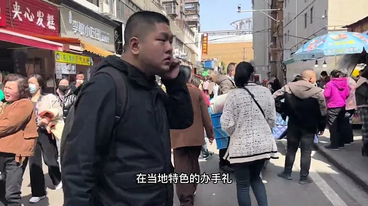 湖北荆州沙市大赛巷网红美食街，看看都有什么好吃的，这么多人 - 天天要闻