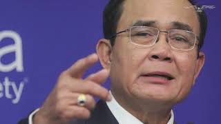 Awkward moment Xi Jinping refuses to shake Thai prime minister's hand