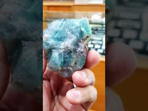 الحديث عن انواع البلورات وكيف تعرف الأحجار وشكلها بالطبيعة