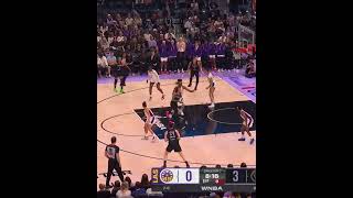 Gabby Williams turns the corner and gets to the right side for the scoop 🤌 #subscribe #basketball