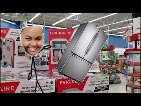 alligators-at-my-walmart-on-black-friday!-shopping-&-looking-for-clearance