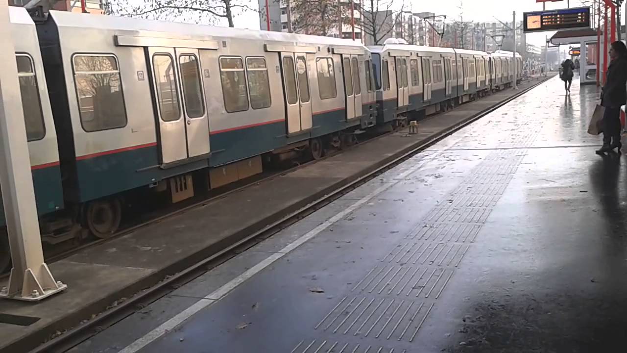 RET Metro 3*Type T op Oosterflank richting Binnenhof (metrolijn A)