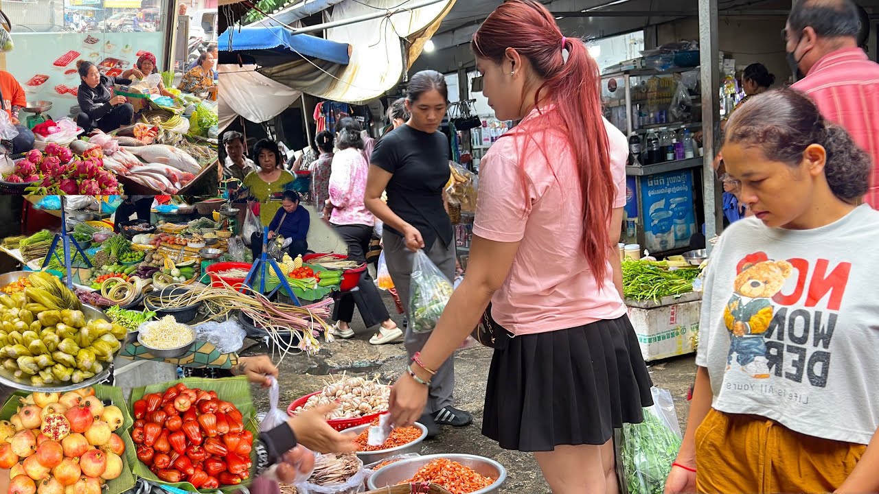 Cambodia Street Food - Phnom Penh Fish Market in the Morning @Chba Ampov Market 
