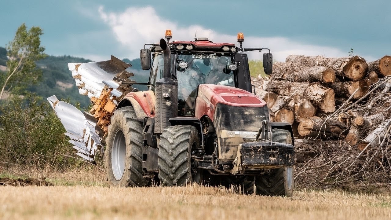 Case Magnum CVX 340 AFS Connect & Moro Raptor 4 | Aratura 2021 | plowing | Magnanini
