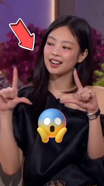 Jennie shares a sneak peek of her new song choreo #jennie #blackpink #shorts #fyp #music #song #kpop