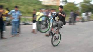 Wheelie & Surfing By Adar & Saiful