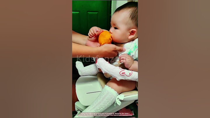 Baby’s First Bite of Yellow Peach 🍑💛 #FirstTimeEating #YellowPeachTasteTest #GreedyBaby