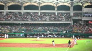 [FanCam] 20111101 MLB Taiwan All-Star Series Game 1 Curtis Granderson Grand Slam