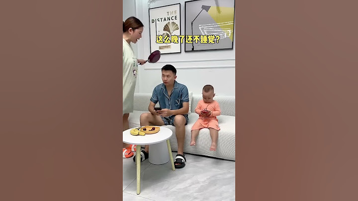 Baby Plays With Mobile Phone And Won’T Sleep, Mom Can Solve The Problem With One Trick! #funny #cute