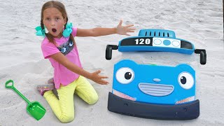Sofia and Max the beach and more stories with Sand and other Kids Toys