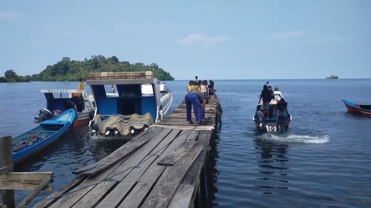 KAPAL PENUMPANG DESA BISORI KASIRUTA BARAT HALSEL